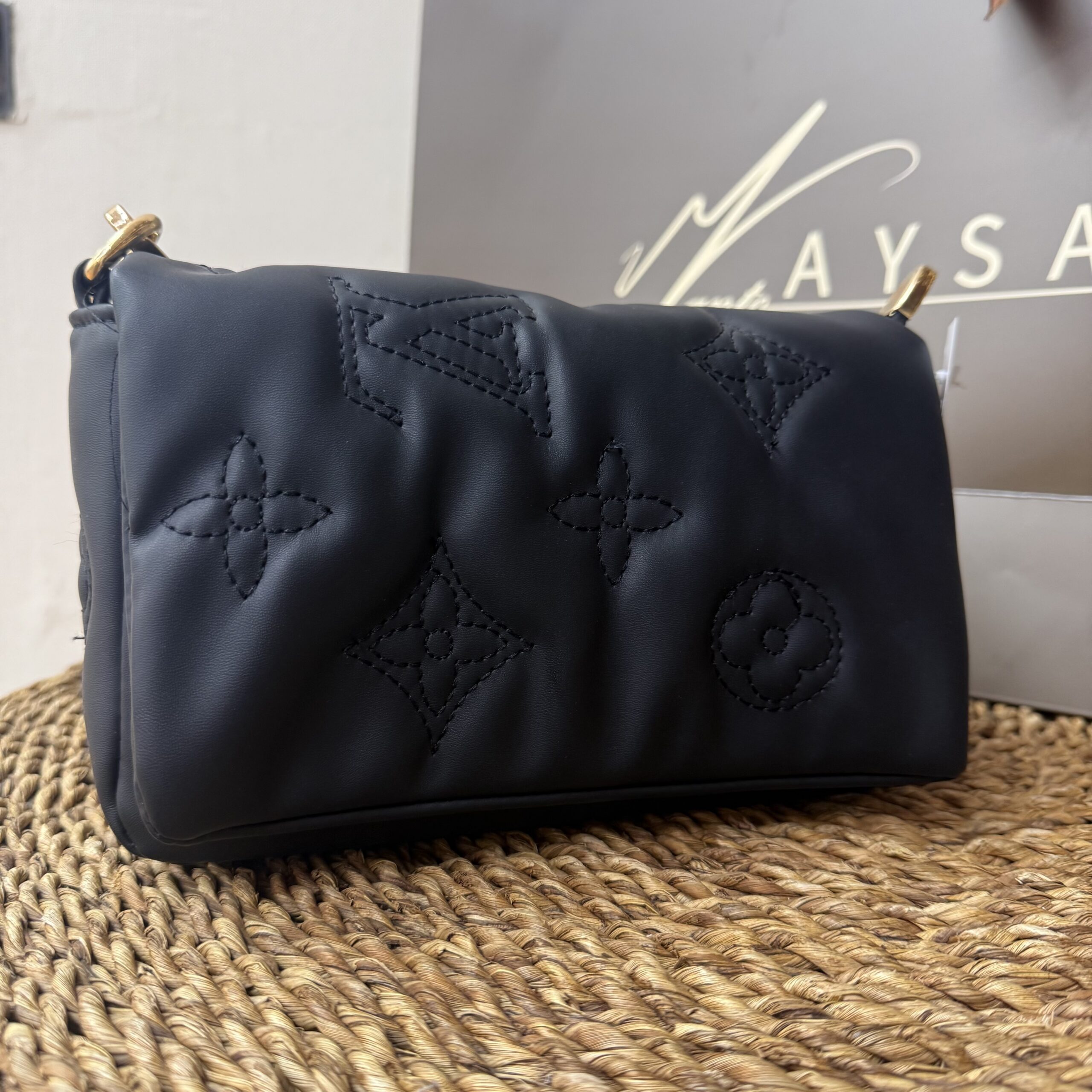 کیف گلدوزی LV