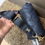 کیف گلدوزی LV