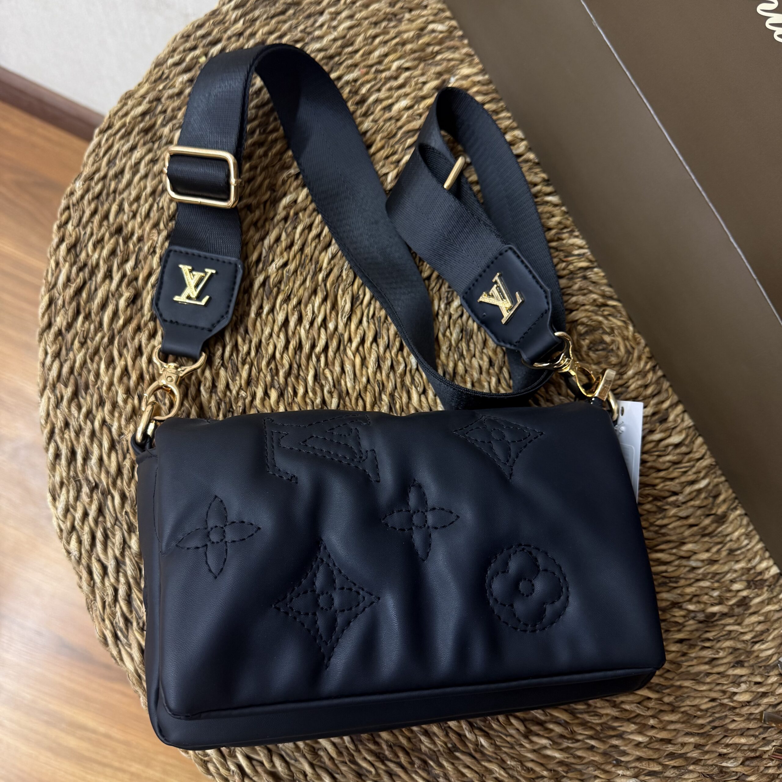 کیف گلدوزی LV